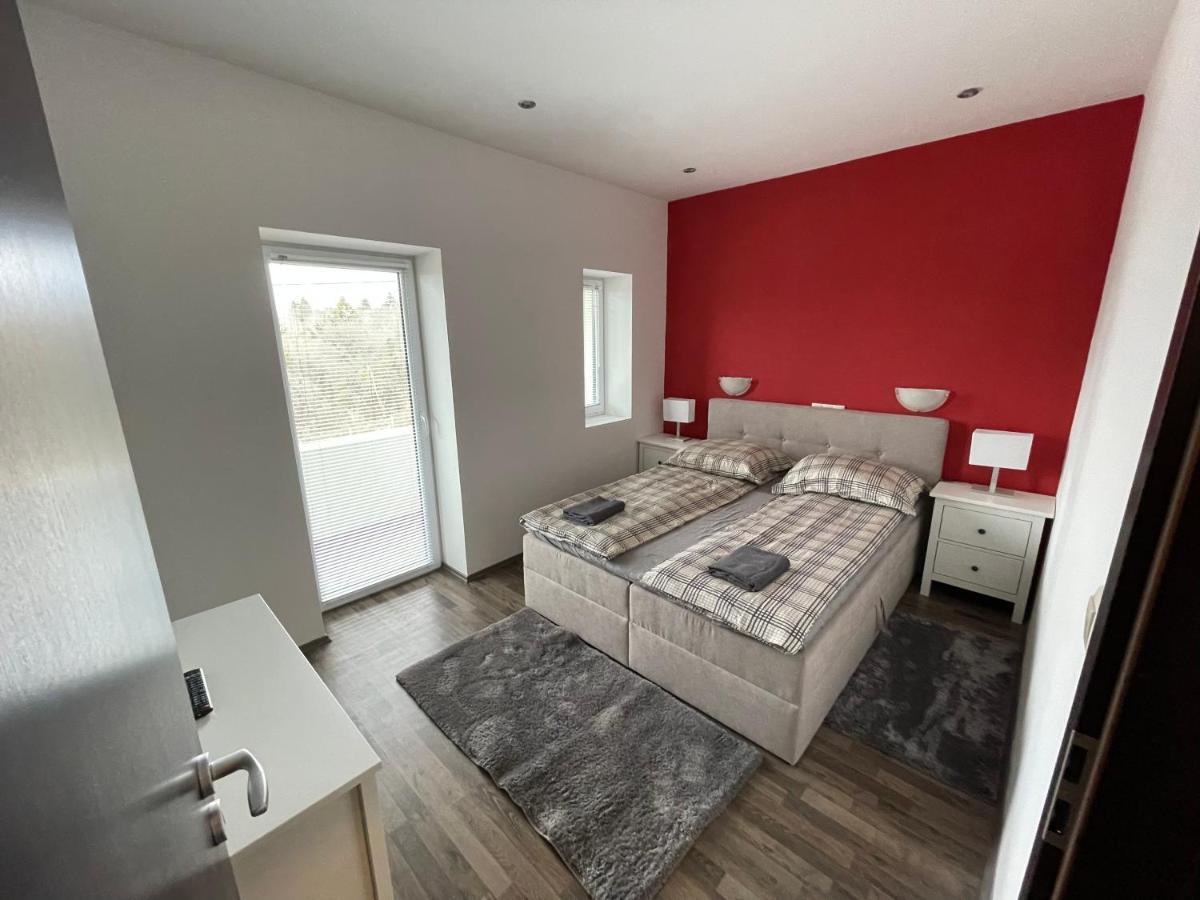 Malibu Apartman & Jacuzzi Мишкольц Экстерьер фото