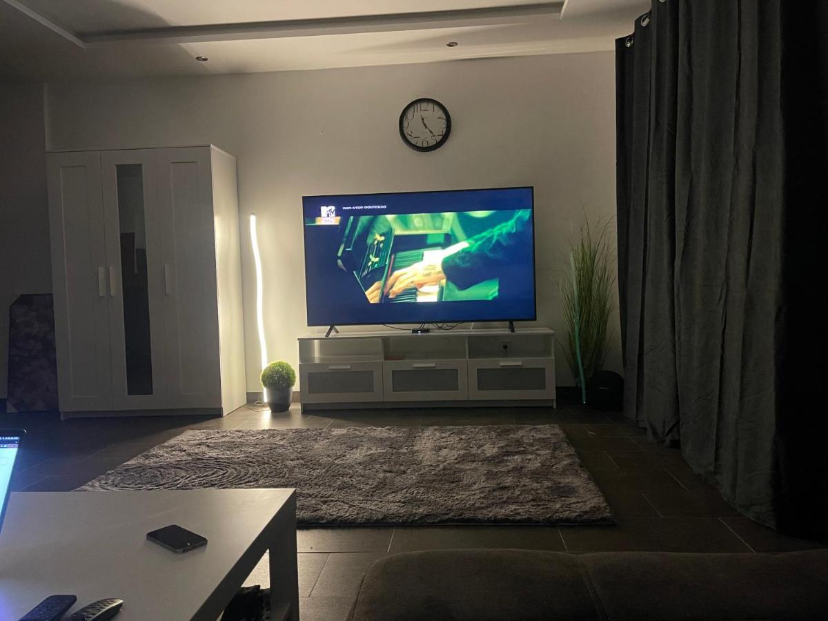 Malibu Apartman & Jacuzzi Мишкольц Экстерьер фото