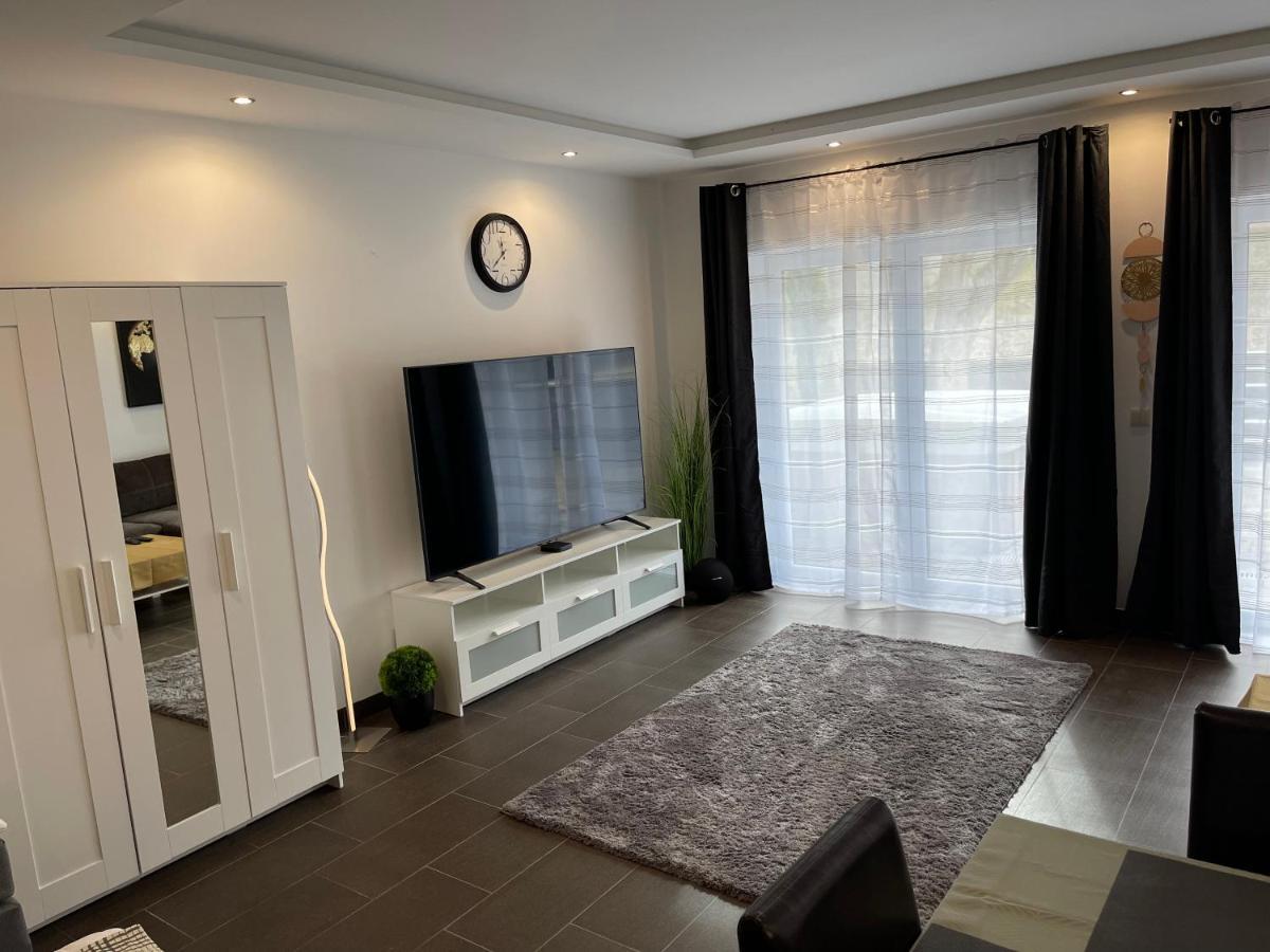 Malibu Apartman & Jacuzzi Мишкольц Экстерьер фото