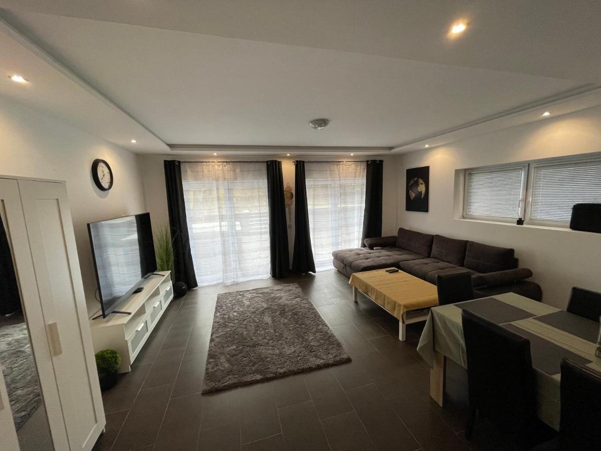 Malibu Apartman & Jacuzzi Мишкольц Экстерьер фото