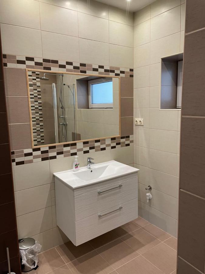 Malibu Apartman & Jacuzzi Мишкольц Экстерьер фото
